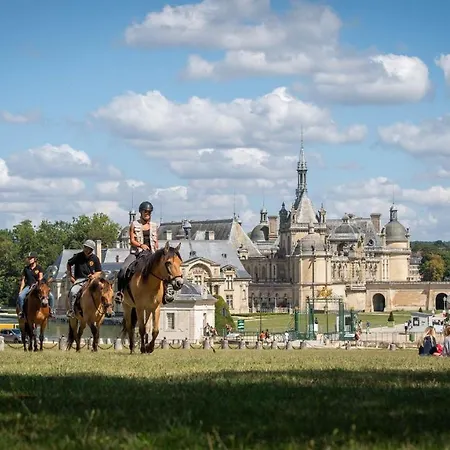 Hotel De France Chantilly 2*
